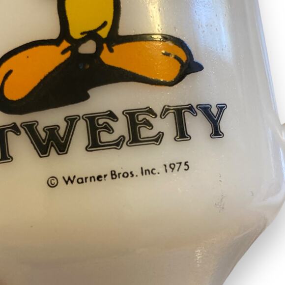 Vintage 1975 White Tweety Bird Mariott Great American Milk Glass Pedestal Mug - Picture 5 of 12